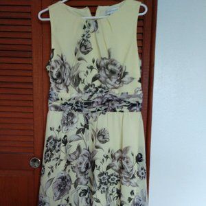 Sleeveless yellow dress